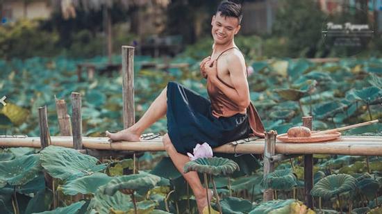 Nam thanh niên chụp ảnh sen: Thành công của bộ ảnh là điên và bệnh