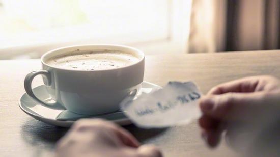 Phát hiện hãi hùng về ly cà phê vợ vui vẻ pha cho tôi sau lần nhận lỗi