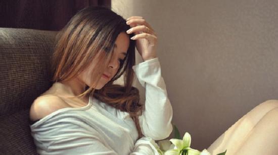 Mẹ chồng cầu xin tôi nghỉ việc ở nhà để chăm sóc em chồng