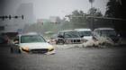Giao thông Bắc Kinh hỗn loạn vì mưa lớn