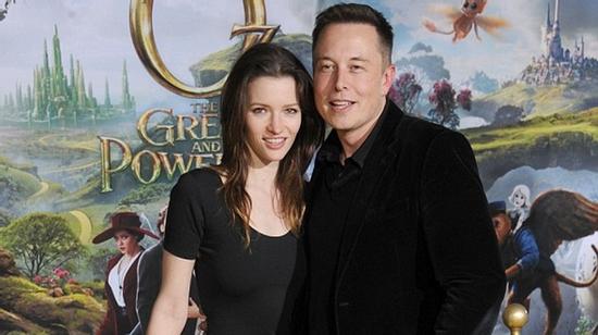 Chưa ly dị xong với Johnny Depp, Amber đã tìm đến tỷ phú giàu hơn gấp bội