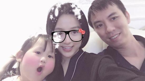Không du lịch sang chảnh, Huyền Baby hạnh phúc cuối tuần bên chồng con