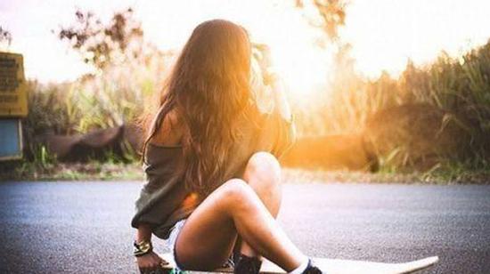 Đời vốn đã khập khiễng, nên đừng mất công đem ra so sánh!
