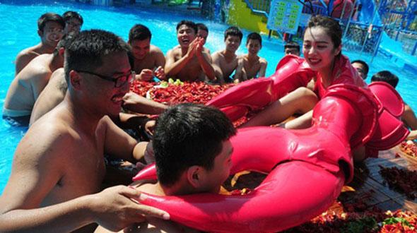 TQ: Bắt được tôm hùm khổng lồ dài 1,5m, cực kỳ quý hiếm-5