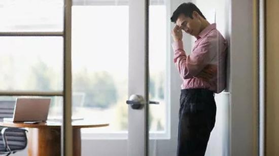 Phát rồ vì vợ là thành viên tích cực của… “hội chăn chuối”