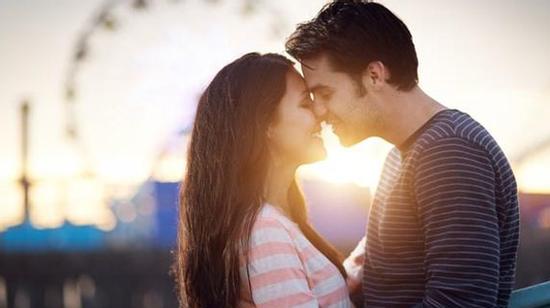 Dấu hiệu chứng tỏ bạn trúng tiếng sét ái tình là đây