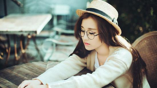 Để mặt mộc, cô gái này gặp phải hoàn cảnh éo le không đỡ nỗi