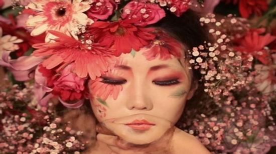9X Hàn gây bất ngờ với tài trang điểm đánh lừa thị giác