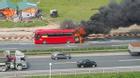 Xe khách bốc cháy dữ dội trên đường cao tốc Pháp Vân - Cầu Giẽ