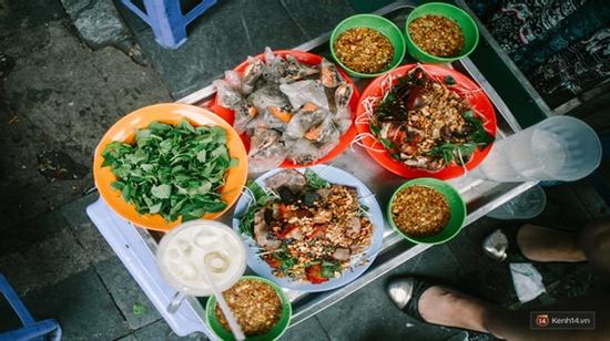 Mát trời, dắt nhau đi 
