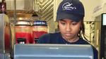 Con gái út Tổng thống Obama làm phục vụ nhà hàng