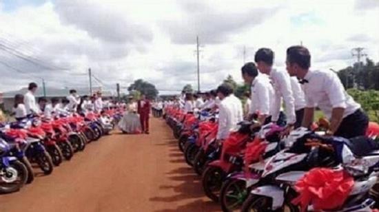 9X Bình Phước gây náo loạn khi rước dâu bằng 90 xe Exciter