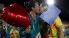 Màn cầu hôn cảm động nhất Olympic Rio 2016 của cặp đôi đồng tính nữ