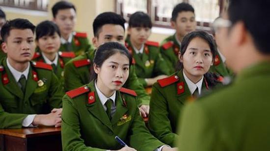 Ba nữ sinh điểm cao trượt trường công an