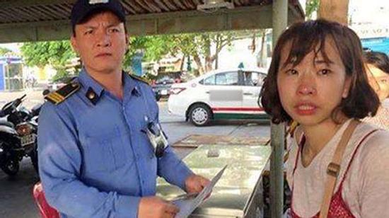Cô gái Hàn Quốc khóc nấc vì bị trộm hết giấy tờ khi tới Vũng Tàu du lịch