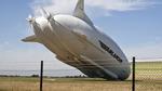 Máy bay lớn nhất thế giới rơi ở Anh khi đang hạ cánh