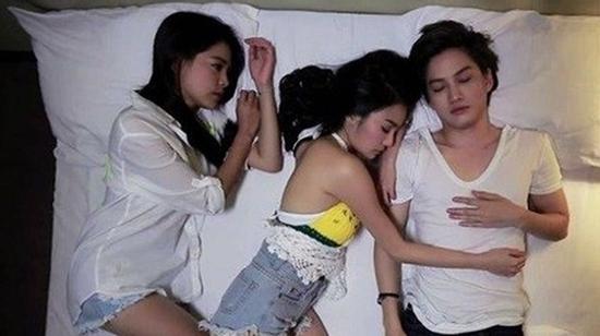 Học clip Tây, chị em đua nhau làm thí nghiệm 