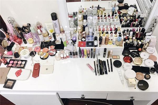 Ngắm 4 kho hàng hiệu to như siêu thị thời trang của sao Việt khiến triệu người ngưỡng mộ-11