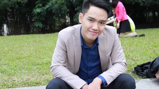 Nam sinh tốt nghiệp đại học với điểm số tuyệt đối tất cả các môn