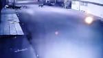Kinh hoàng: Người phụ nữ bị đàn chó cắn xé ngay giữa phố