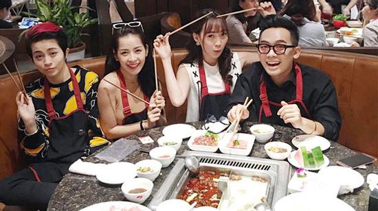 Cặp đôi Chi Pu - Gil Lê, Phở - SunHt rủ nhau đi du lịch Singapore