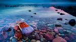 Hồ nước kỳ lạ chứa những viên sỏi đá màu sắc đẹp như tranh vẽ