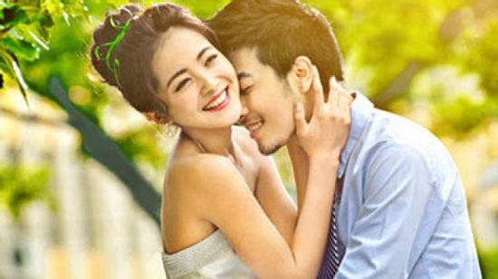 Phát hiện vợ tình tứ với trai lạ trong công viên