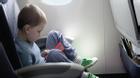 Thất lạc con trai 5 tuổi vì để bé đi máy bay một mình