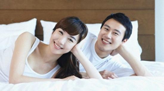 Lấy cô vợ bán ốc, đêm tân hôn nàng khệ nệ bê ra cả thùng vàng