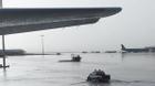 Clip: Sân bay Tân Sơn Nhất lại ngập lênh láng sau cơn mưa lớn ở Sài Gòn
