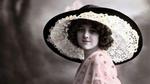 100 năm trước, phụ nữ mang vẻ đẹp kín đáo mà vẫn kiều diễm quyến rũ đến thế này
