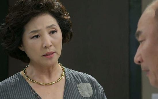 Lạnh người về lời đe dọa của mẹ chồng khi bí mật của bà vô tình bị bại lộ
