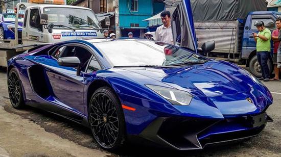 Minh Nhựa bán siêu xe Bugatti Veyron