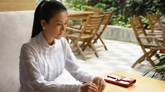 Giờ tôi chẳng dám đưa bạn trai về nhà nữa vì sợ chị gái dọa anh chạy mất