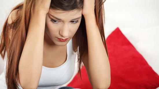 Xách dép chạy khi thấy bạn trai khẩu chiến trên facebook để bênh... gái làm tiền