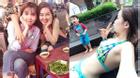 Facebook 24h: Hành động của con trai Diễm Hương khi mẹ mặc bikini - Ngọc Trinh lê la ăn uống vỉa hè