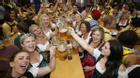 Khoảnh khắc ấn tượng trong lễ hội bia ở Đức