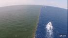Hiện tượng kỳ lạ: Vùng biển chết chia thành hai màu như trong phim thần thoại
