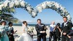 Đám cưới xa hoa của cô gái Việt bên bờ biển : váy cưới Vera Wang, toàn bộ hoa cưới nhập khẩu