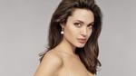 Angelina Jolie ly hôn với Brad Pitt để ngoại tình với đại gia dầu mỏ ?