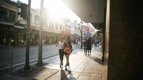 6 lý do xinh xắn vô cùng khiến bạn không thể không yêu phố đi bộ Hà Nội