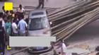 Xe tải chở hàng trăm thân tre cồng kềnh gây tai nạn kinh hoàng trên đường phố