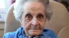 Hút 20 điếu thuốc mỗi ngày suốt 75 năm nay, cụ bà 102 tuổi vẫn khỏe re