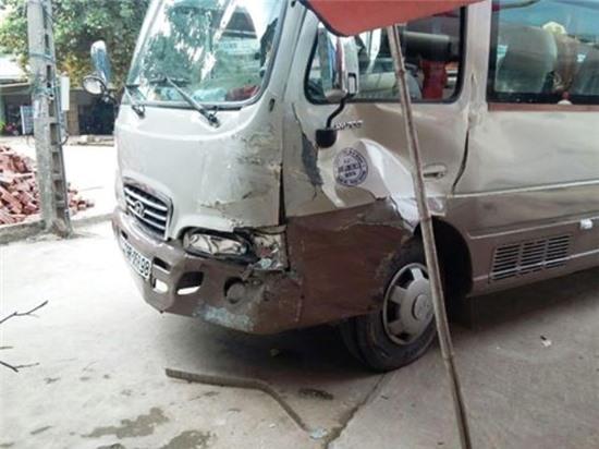Tình tiết bất ngờ vụ bé trai 13 tuổi lái xe khách gây tai nạn - 1