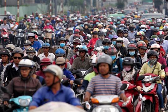 Chỉ còn biết nhìn nhau