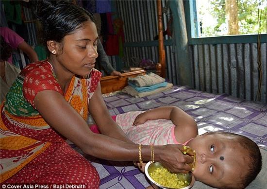 Cô bé người ngoài hành tinh được tìm thấy trong ngôi làng nghèo khó, 3 năm sau em đã thay đổi thần kỳ - Ảnh 10.