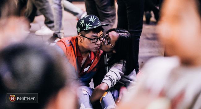 Chùm ảnh: Hà Nội - một đêm giao thừa ấm áp và đầy ngọt ngào! - Ảnh 6.