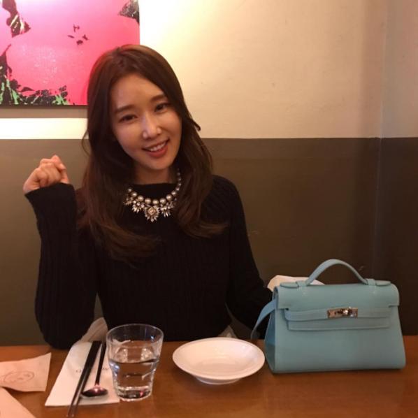 Nhan sắc của nữ bác sĩ nha khoa U50 trẻ và xinh như hot girl - Ảnh 4.