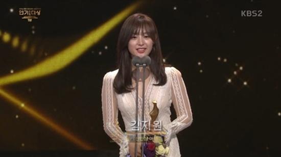 Nữ diễn viên mới: Kim Ji Won (Hậu duệ mặt trời) và...