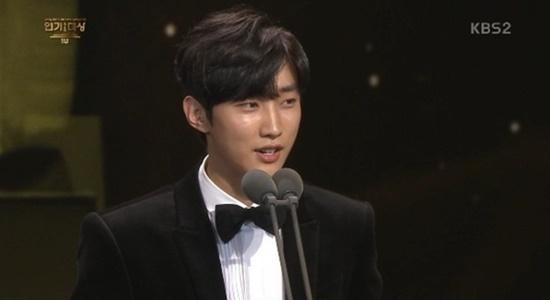 Nam diễn viên mới: Jinyoung (Love in the Moonlight) và...